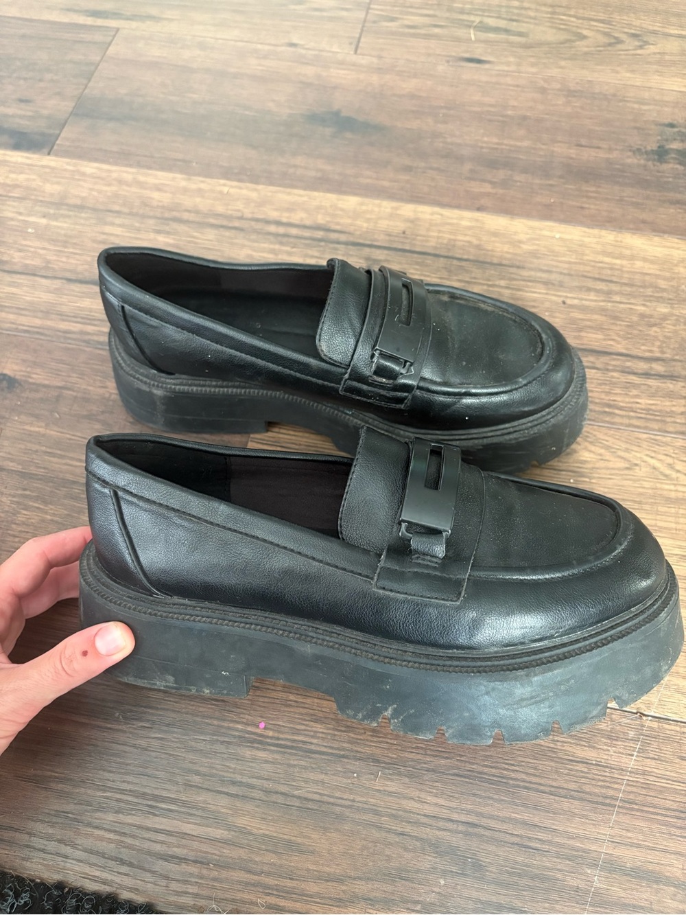 Women Black Platform Izzy Loafers - Sleek platform